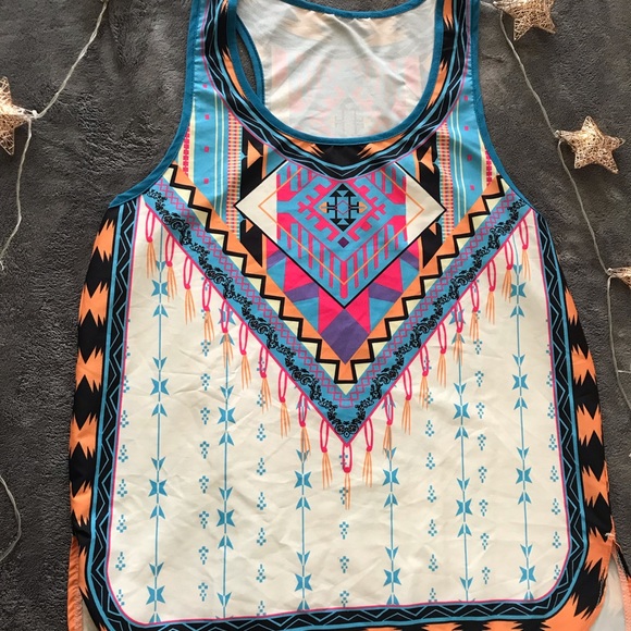 NWOT Tribal Print White Top - Picture 2 of 5